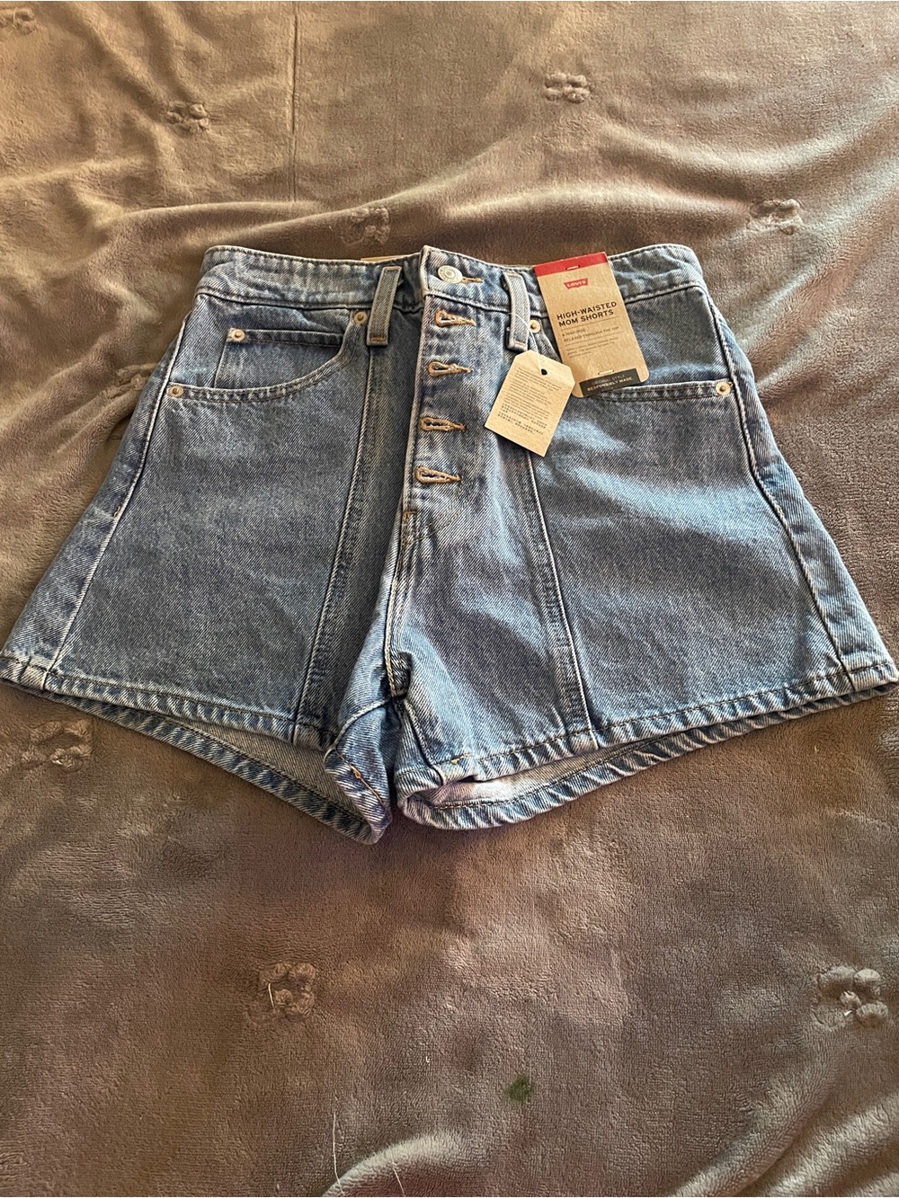 Levi’s High-Rise Mom Shorts